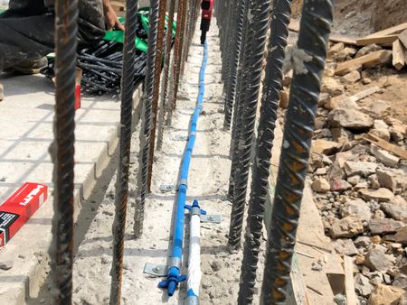 Injection hose is installed in 10m lengths