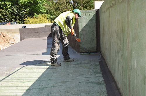 Application of cementitious coating to the flat roof