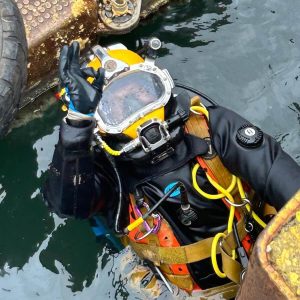 Specialist divers were required for underwater operations
